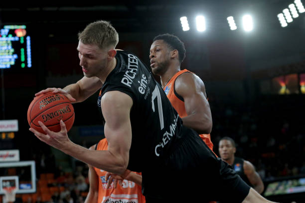 他距离米勒 他距离米勒